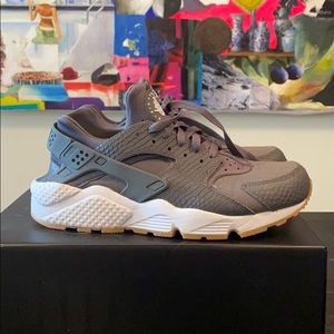 Nike Air Huarache size 9